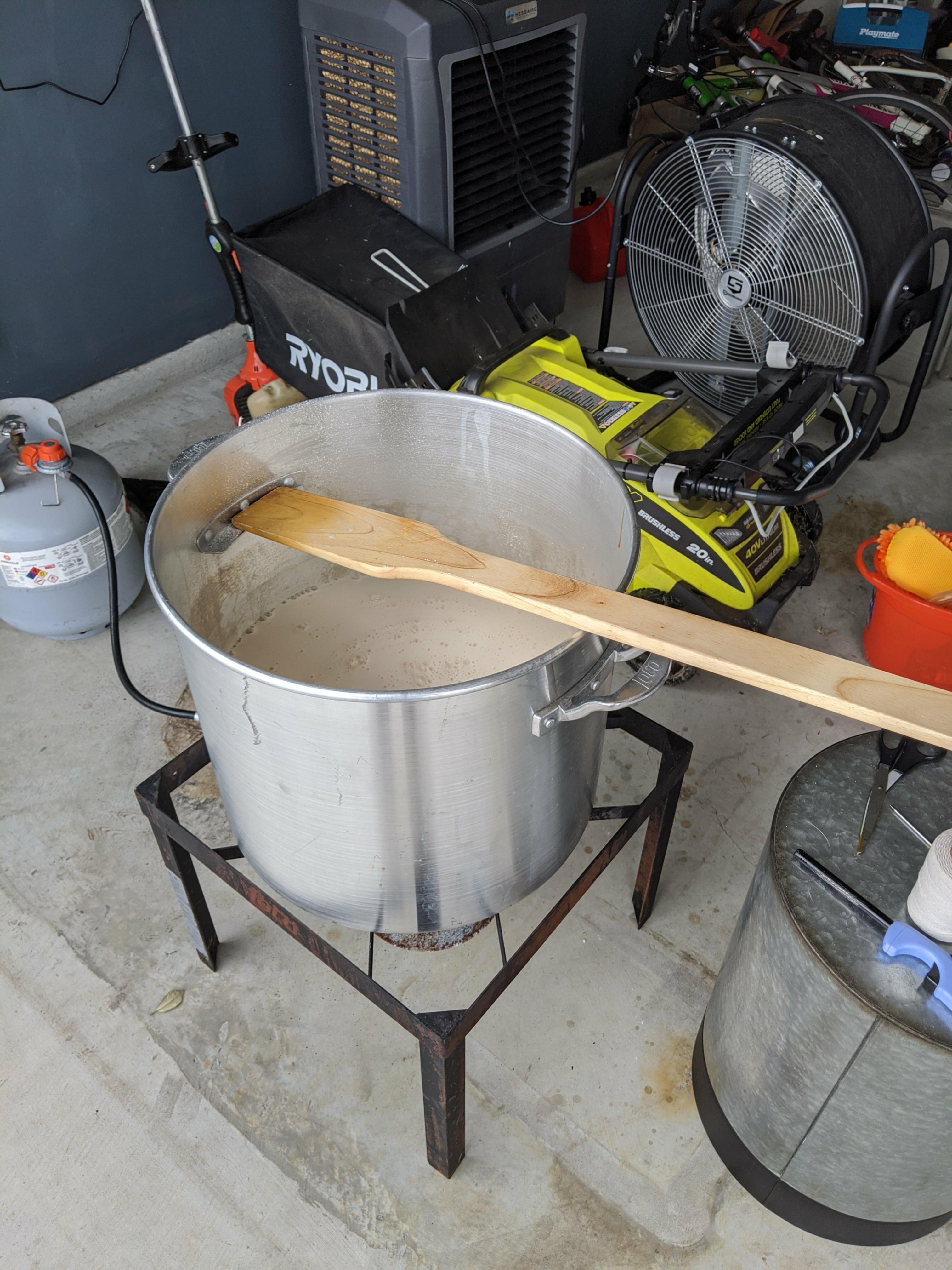 The tripel during the boil. Very foamy!